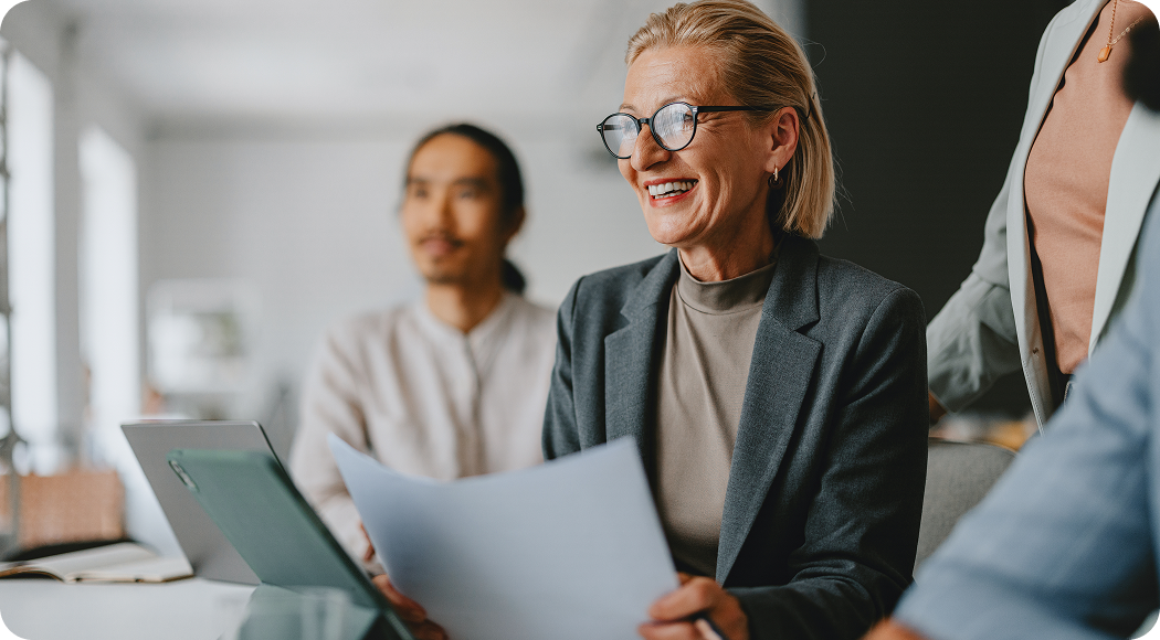 woman-in-glasses-business-meeting woman-in-glasses-business-meeting